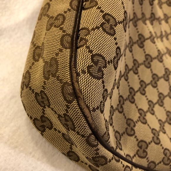 GUCCI Crescent Half Moon Hobo Bag Retailed @$995 - Picture 9 of 16